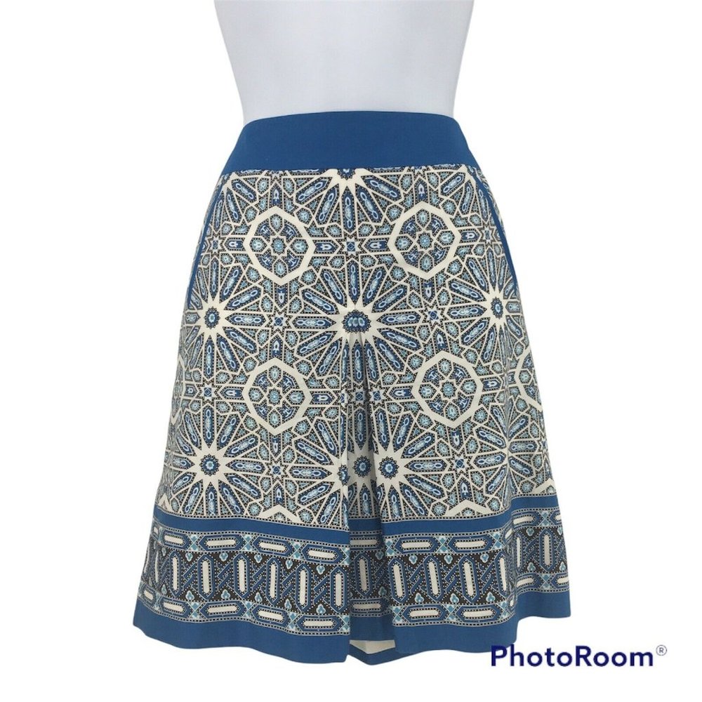 Ann Taylor Petites Women's Skirt Sz 4P Blue, White, Black Medallion Graphic